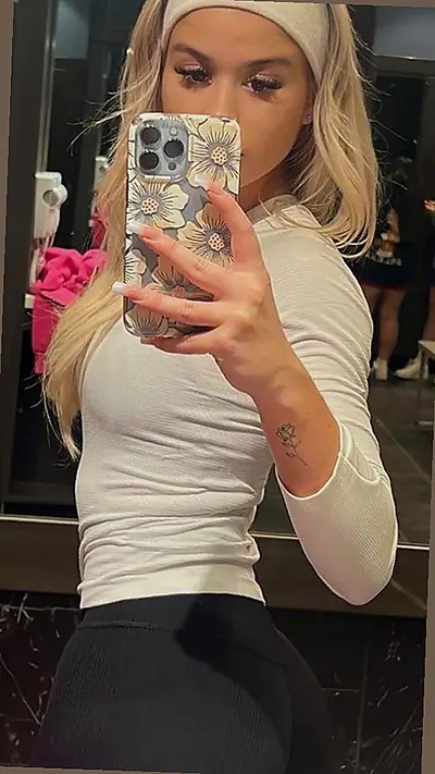 Malika - İstanbul Escort (Eskort) | Üsküdar Escort (Eskort) | Malika | Restoran | Elite Girls VIP