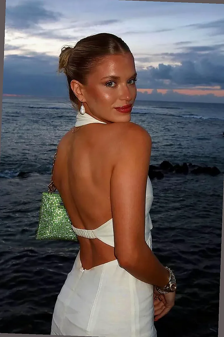 Viva - Kocaeli Escort (Eskort) | Gölcük Escort (Eskort) | Viva | Restoran | Elite Girls VIP